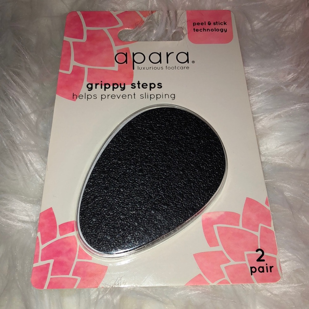💜DSW 2 pair grippy steps - NWT
